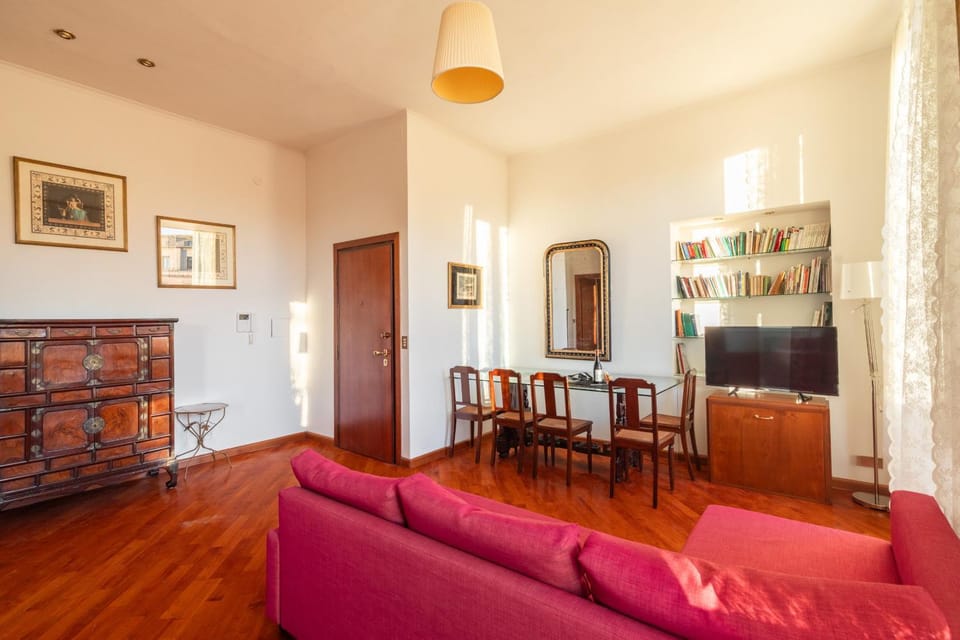Communal lounge/ TV room, TV and multimedia, Living room, Seating area, Dining area