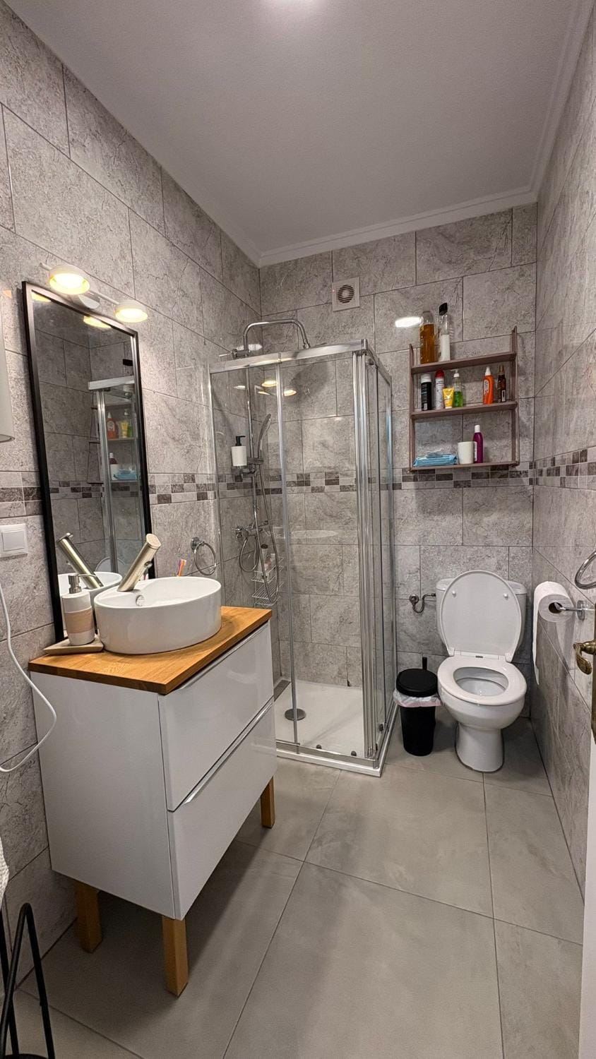 Shower, Toilet, Bathroom