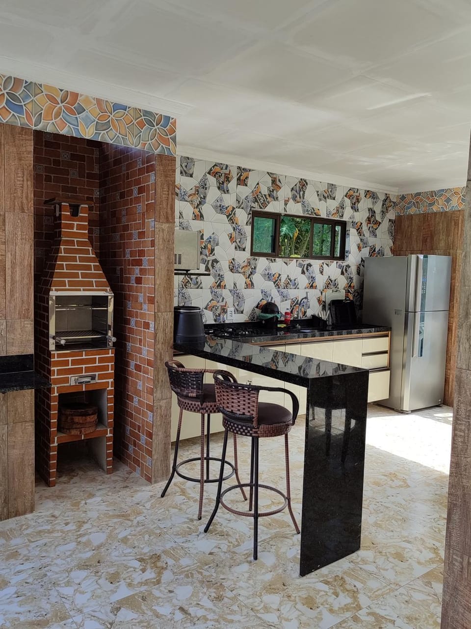 Kitchen or kitchenette, Dining area, minibar, oven