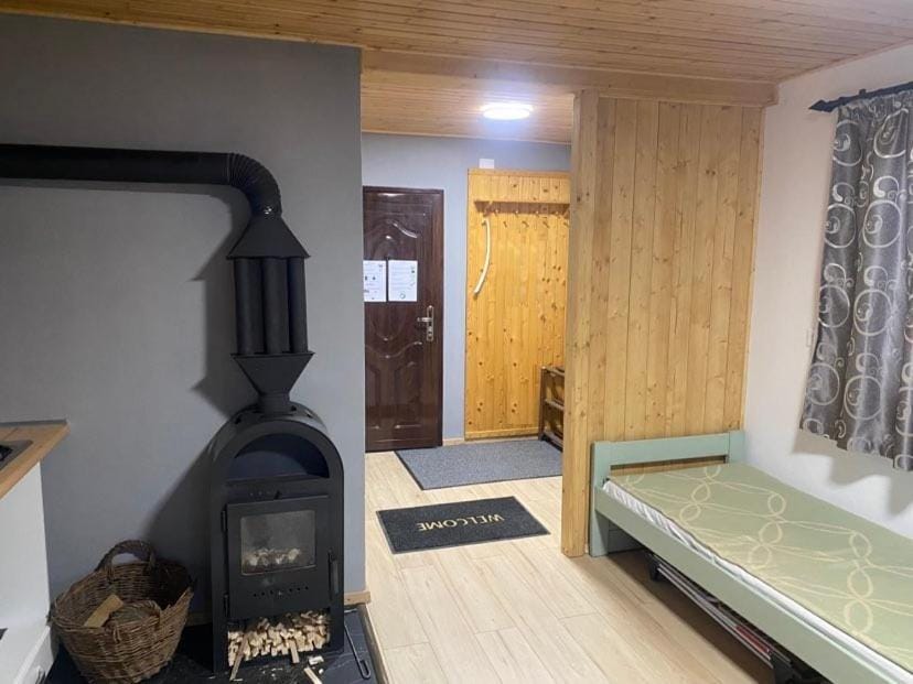 SKH RL, 2 apartments, 4 bedrooms, 9-13 person House in Romania
