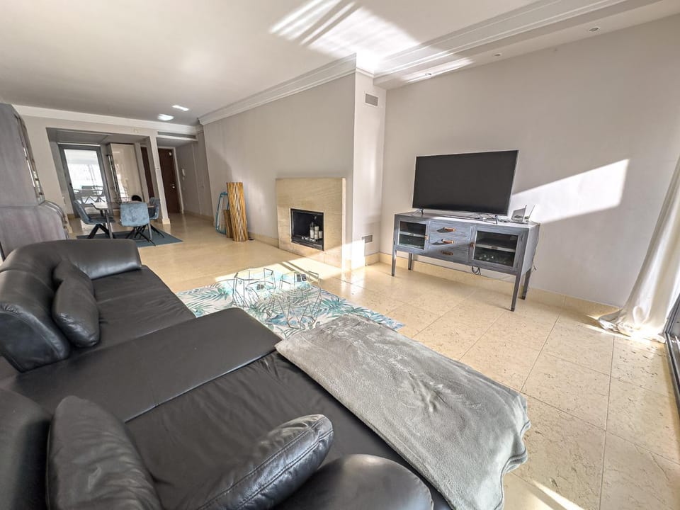 TV and multimedia, Living room, Seating area, fireplace