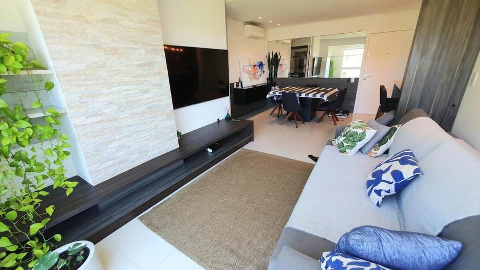 Communal lounge/ TV room, TV and multimedia, Living room, Seating area, Dining area, Evening entertainment