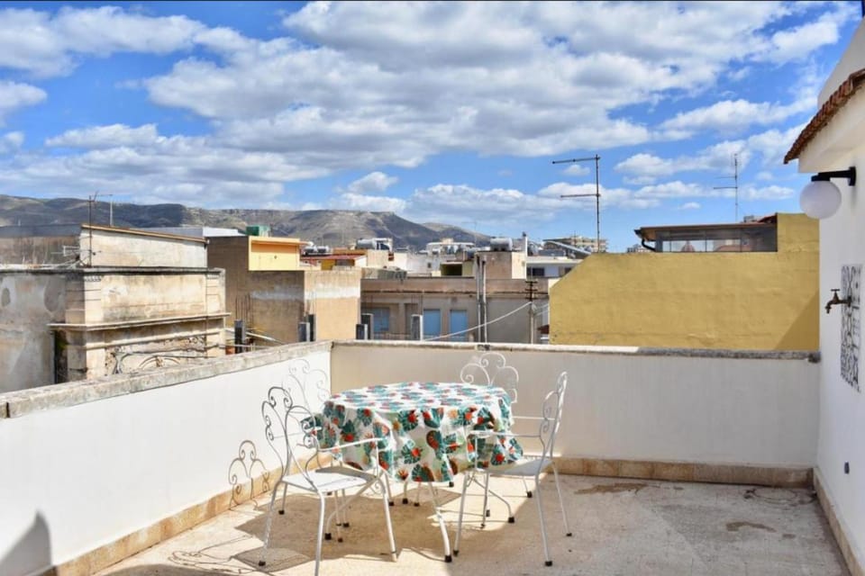 Balcony/Terrace, City view