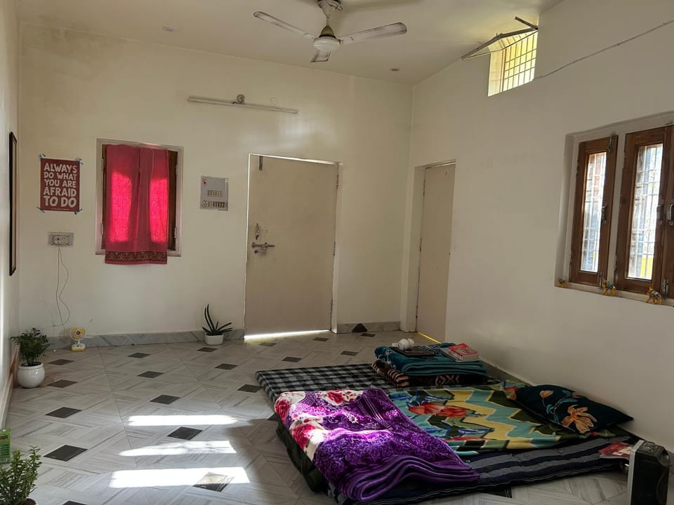 VN Guest House Bed and Breakfast in Uttar Pradesh