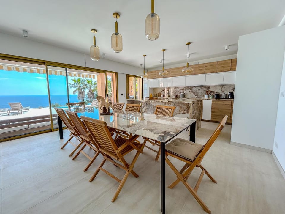 Luxueuse villa panoramique, vue imprenable sur la mer, piscine, 6 chambres à Anthéor Villa in Saint-Raphael