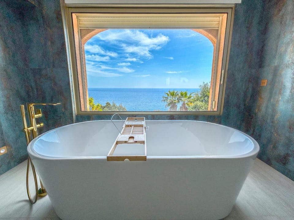 Luxueuse villa panoramique, vue imprenable sur la mer, piscine, 6 chambres à Anthéor Villa in Saint-Raphael