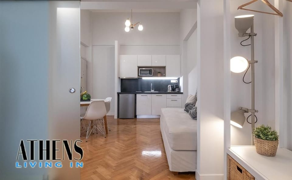 Kitchen or kitchenette, Dining area, stove