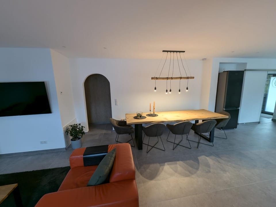 Seating area, Dining area