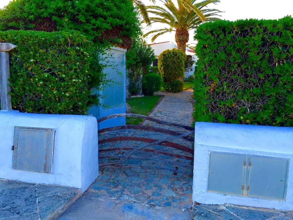 Casa menorquina en Ciudadela con wifi a 2 minutos de la playa exclusiva para familias House in Son Xoriguer