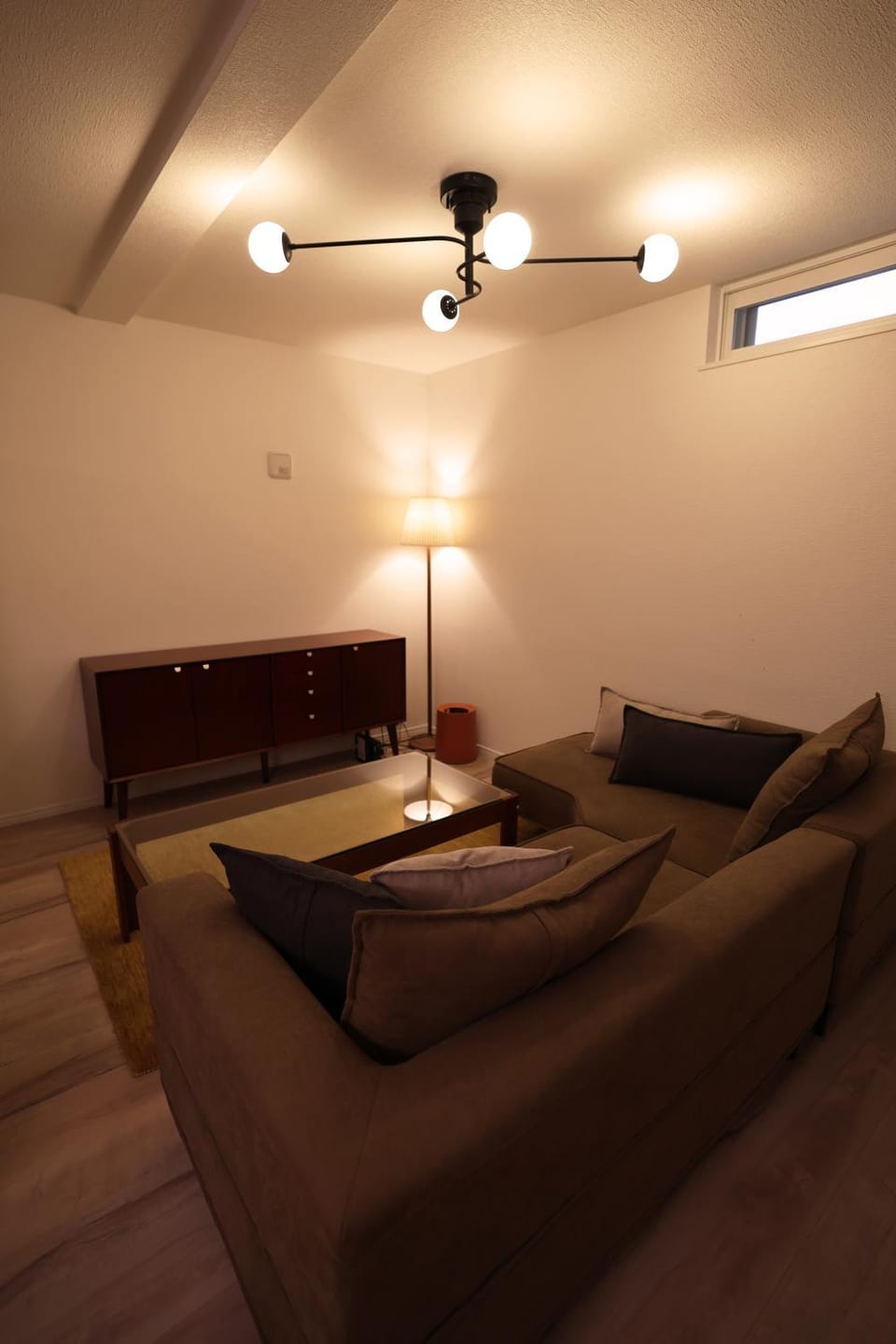 Living room, Seating area, Diving