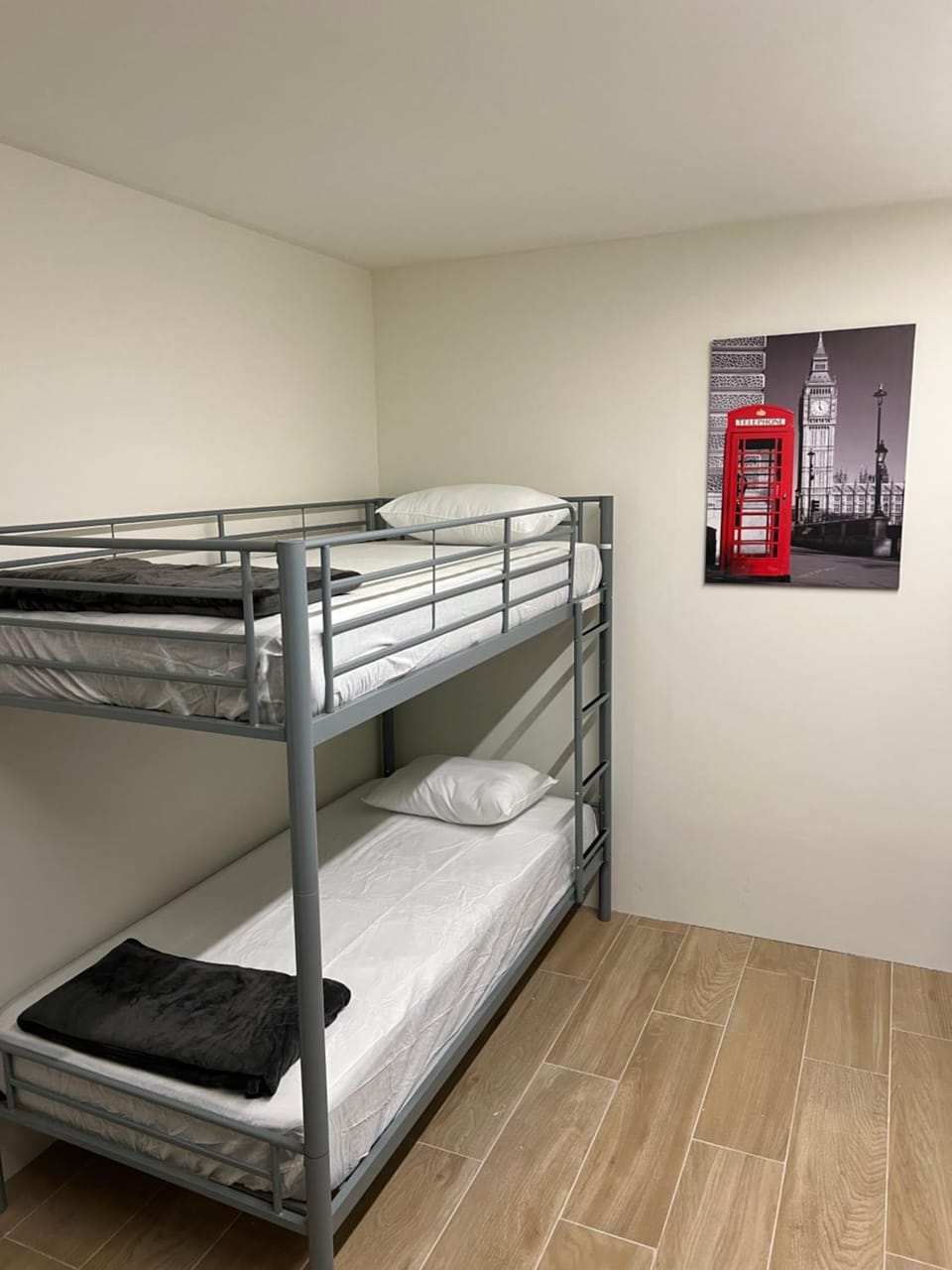 Photo of the whole room, Bedroom, bunk bed