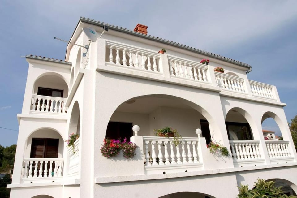 Room Jelena for 3 persons, 300m from beach Apartment in Novi Vinodolski