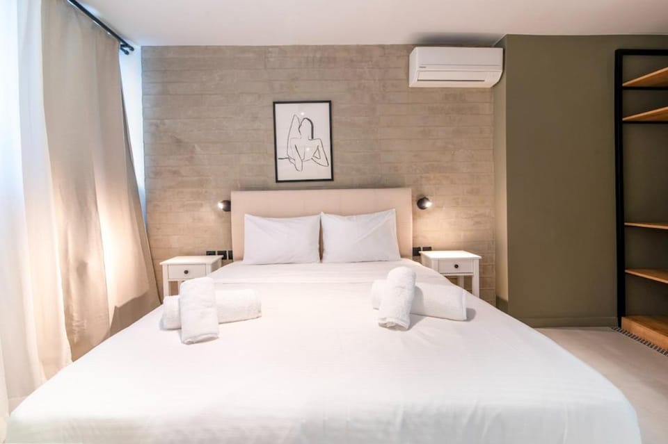 Katia's Central 3Bdr 3Bthr Aprt Apartment in Athens