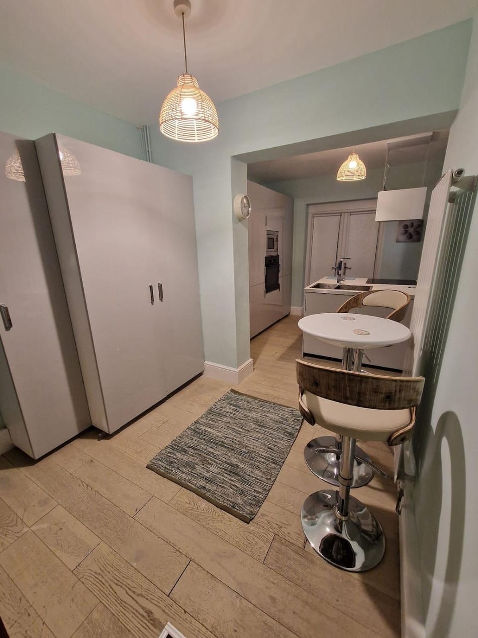 Kitchen or kitchenette, Seating area