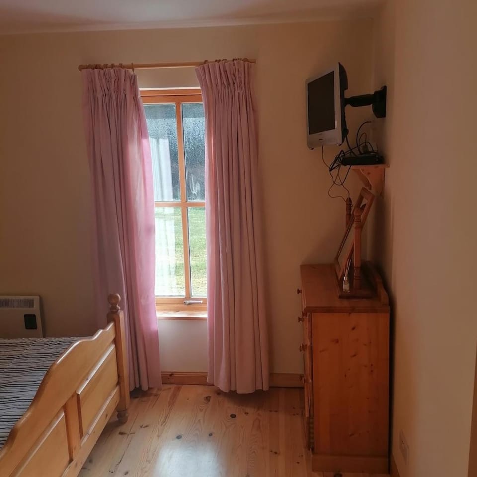 Cheerful 3 bedroom cottage with open fire House in County Mayo