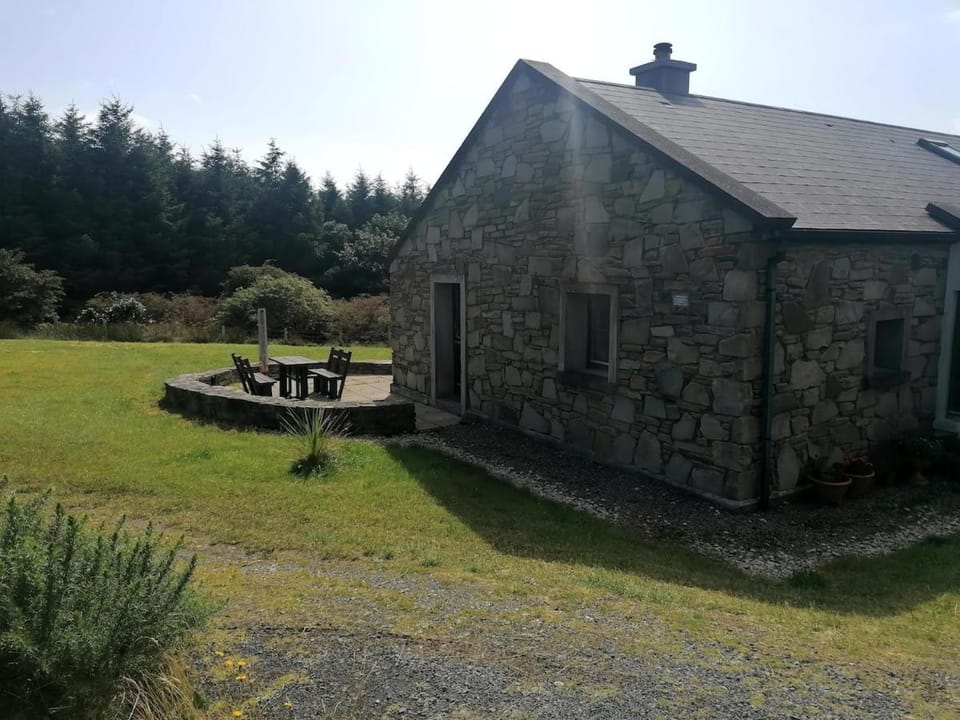 Cheerful 3 bedroom cottage with open fire House in County Mayo