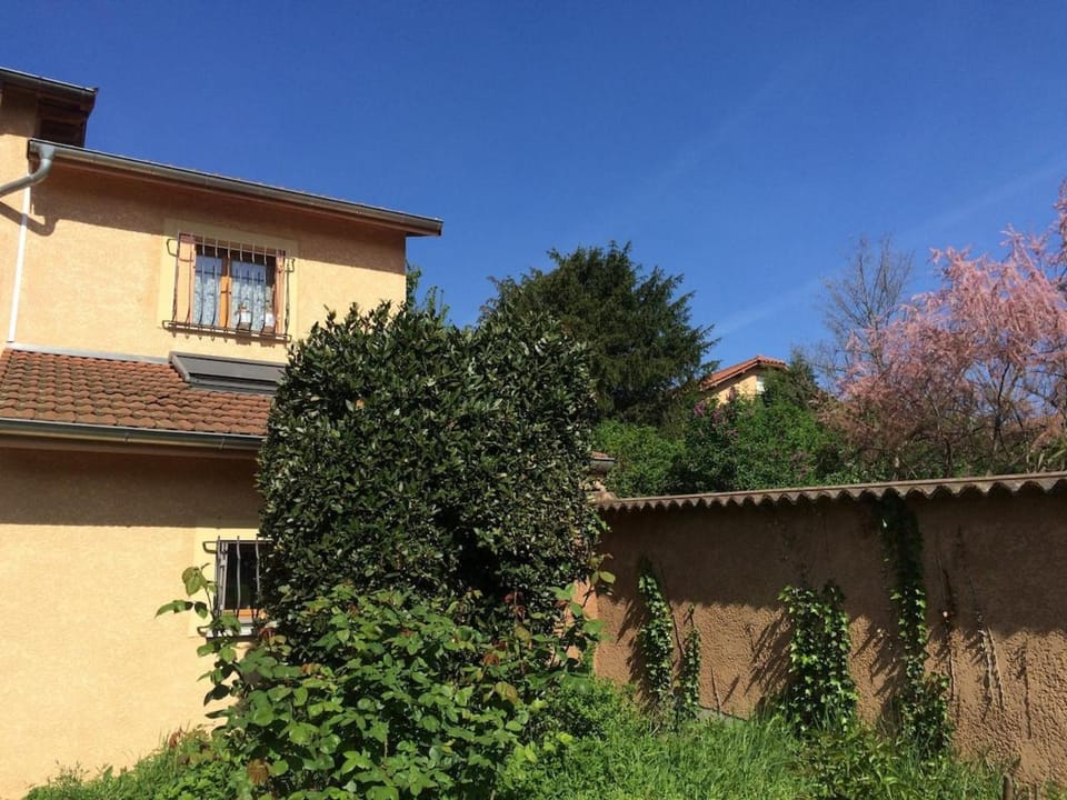 Ecully logement privé attenant de la maison principale Villa in Lyon