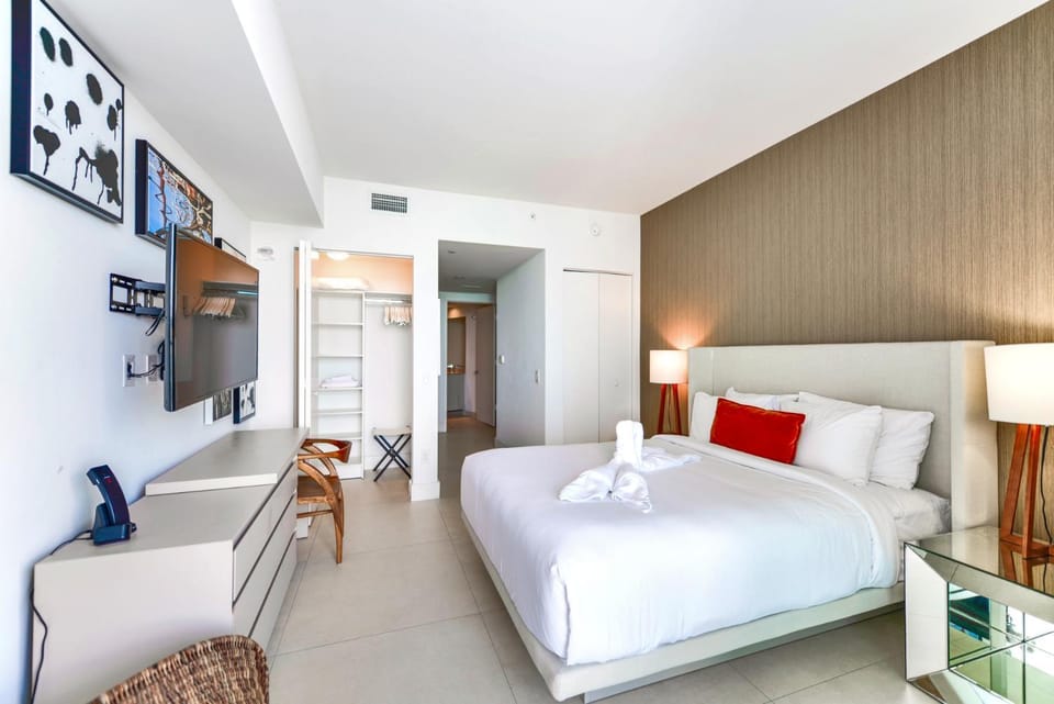 Bed, TV and multimedia, Bedroom, wardrobe
