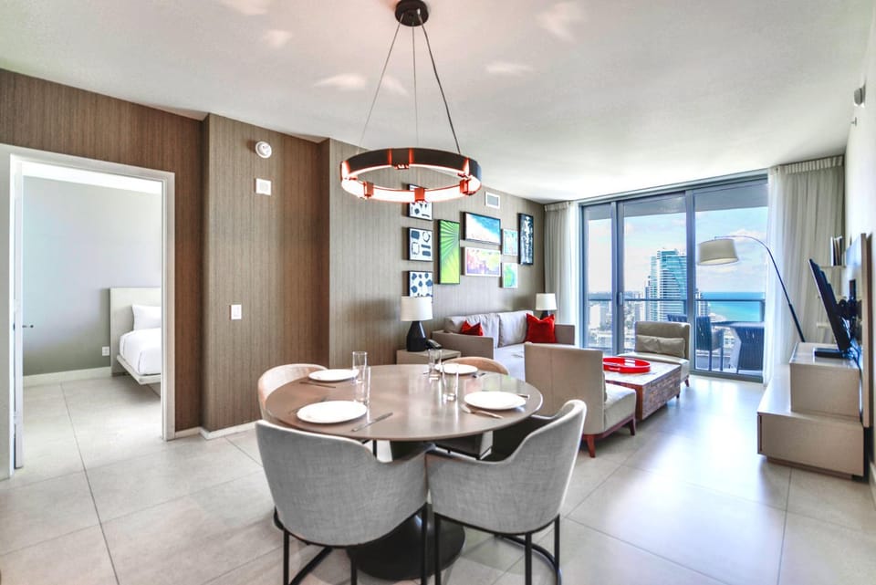 TV and multimedia, Living room, Seating area, Dining area