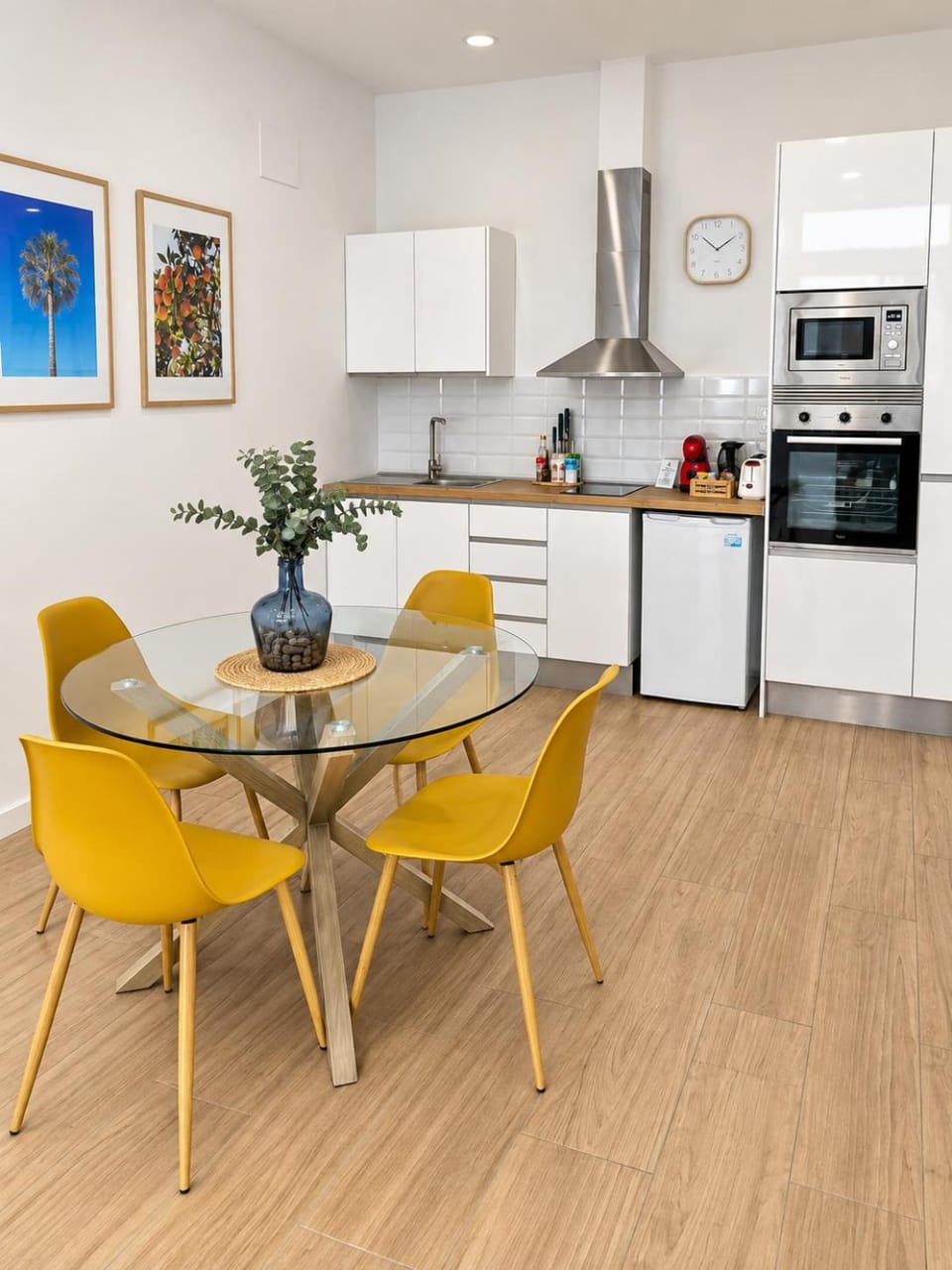 Coffee/tea facilities, Kitchen or kitchenette, oven, stove, toaster