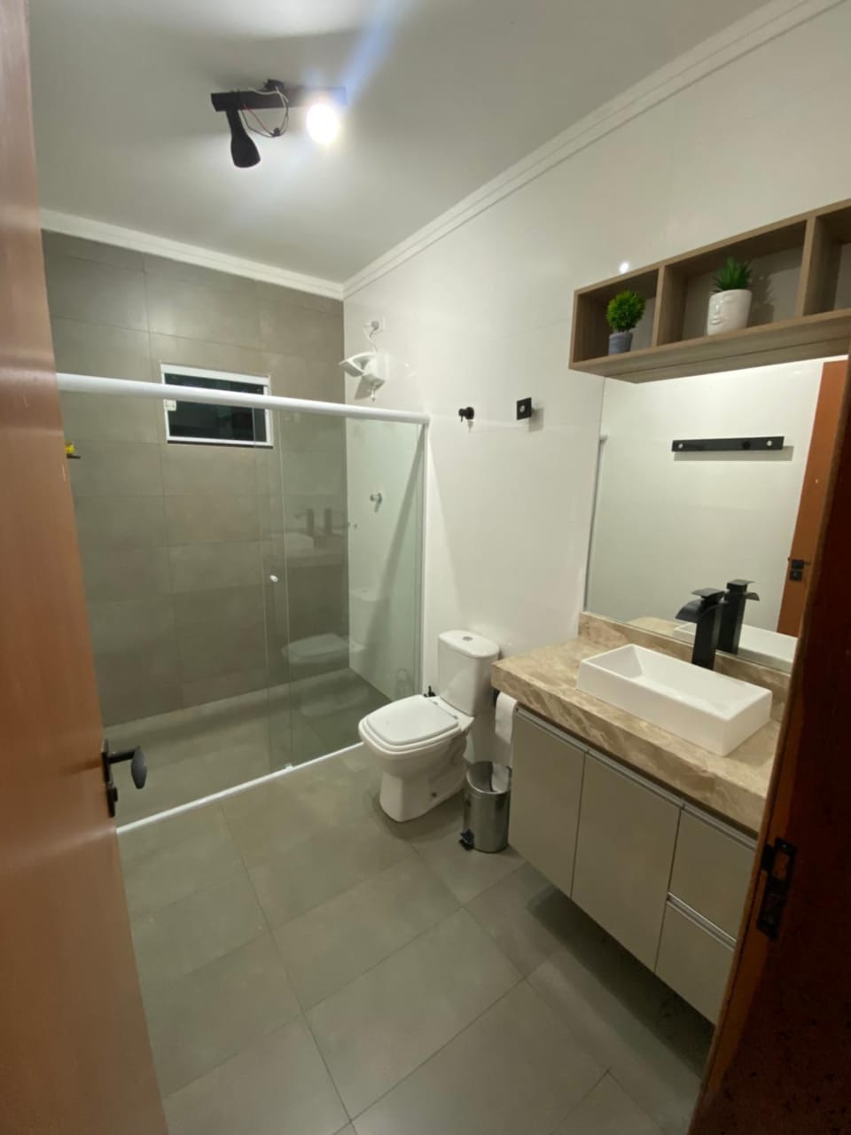 Shower, Toilet