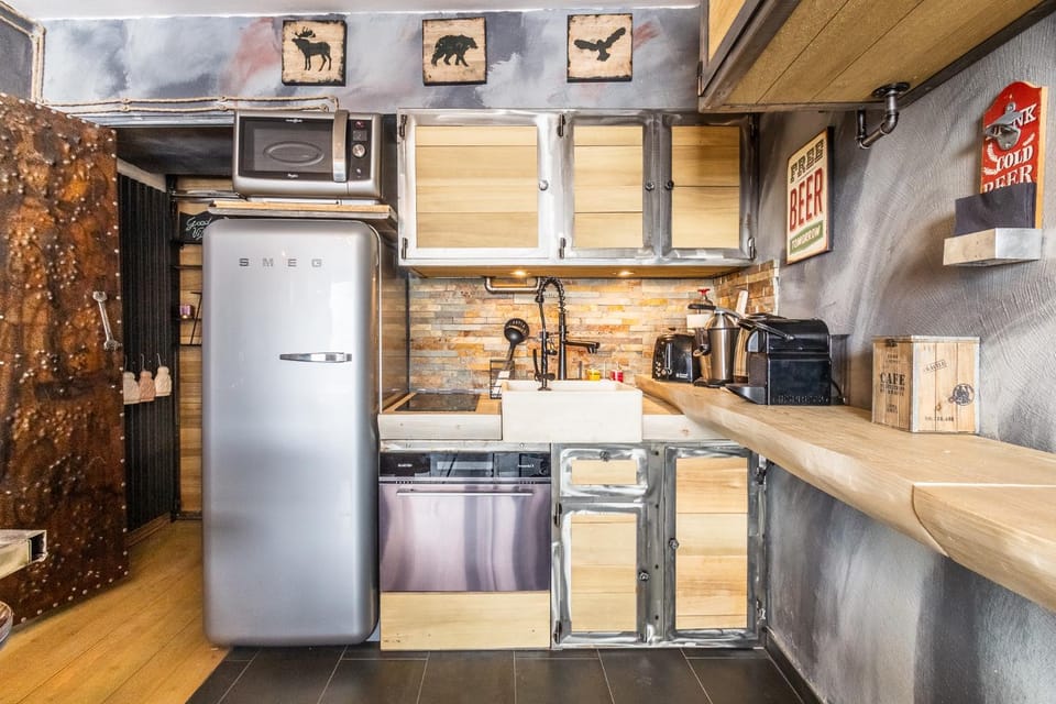 Kitchen or kitchenette