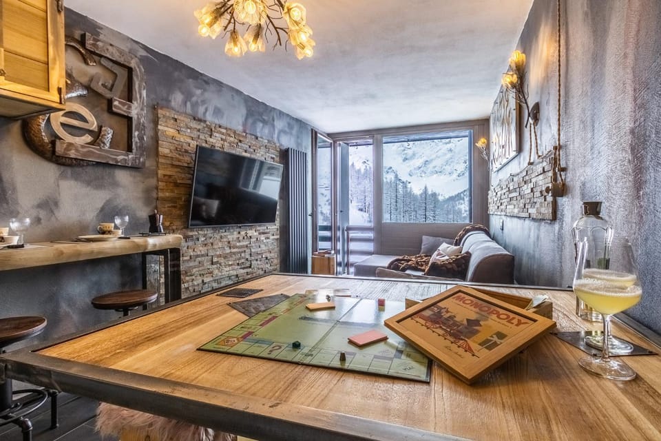 Living room, Dining area