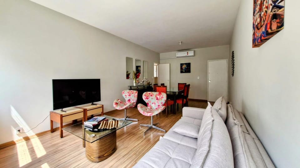 Communal lounge/ TV room, TV and multimedia, Living room, Seating area, Dining area
