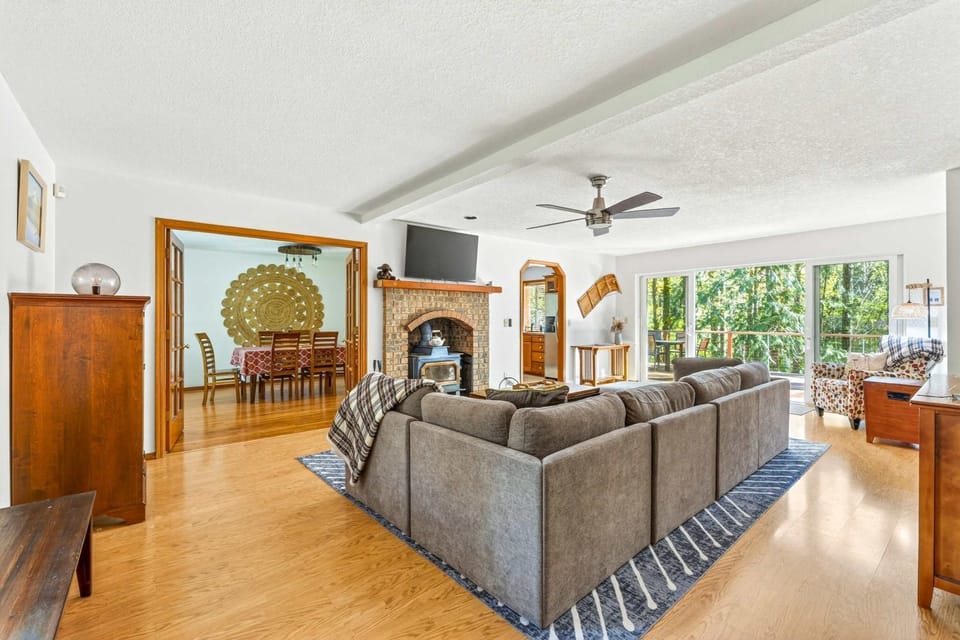 Stay Portland - Relaxing River Retreat House in Welches