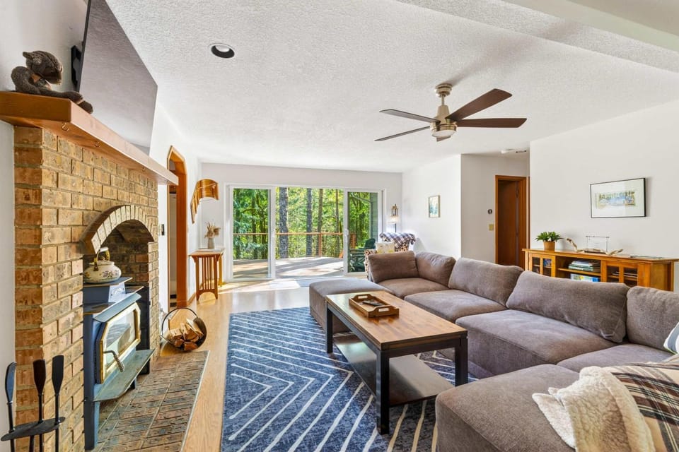 Stay Portland - Relaxing River Retreat House in Welches