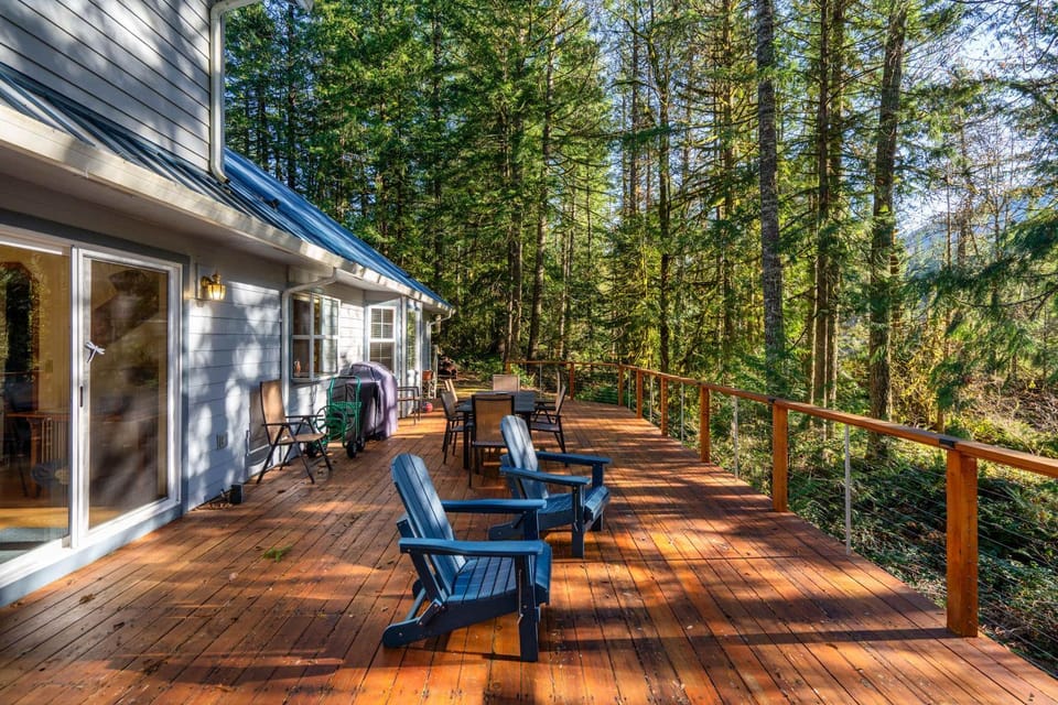Stay Portland - Relaxing River Retreat House in Welches