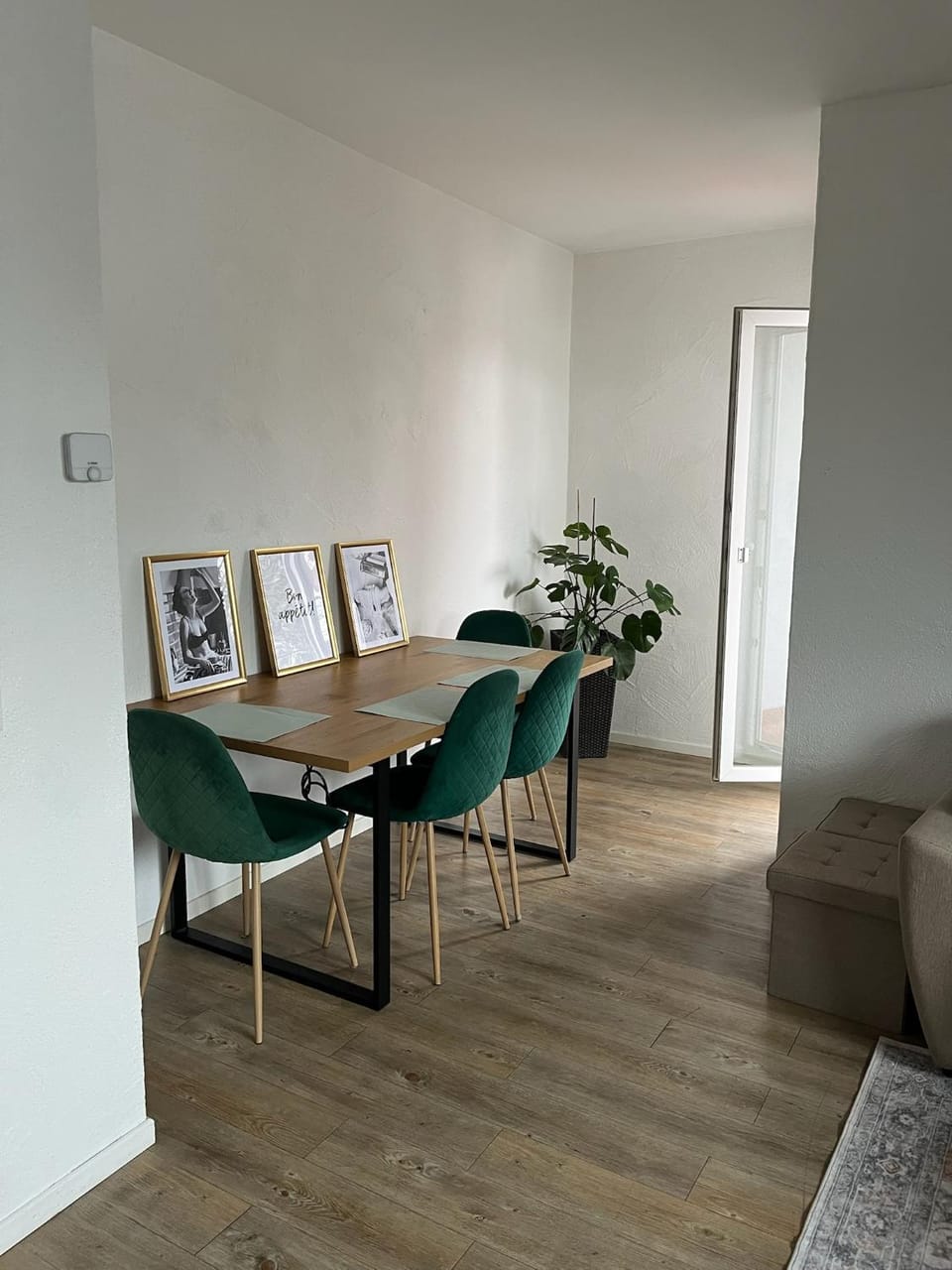 Seating area, Dining area