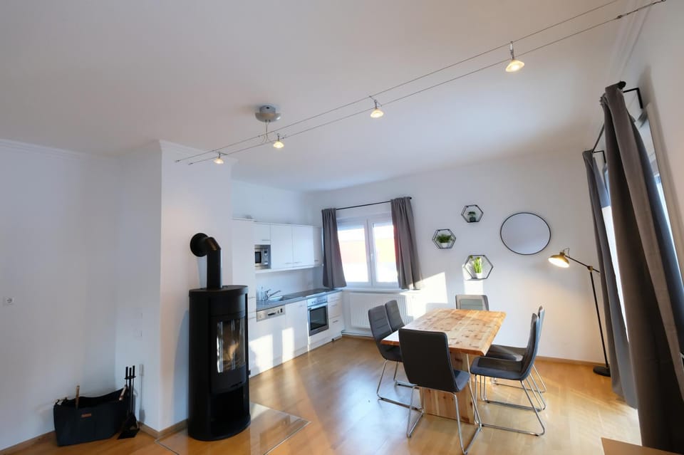 Communal lounge/ TV room, Kitchen or kitchenette, Living room, Seating area, Dining area