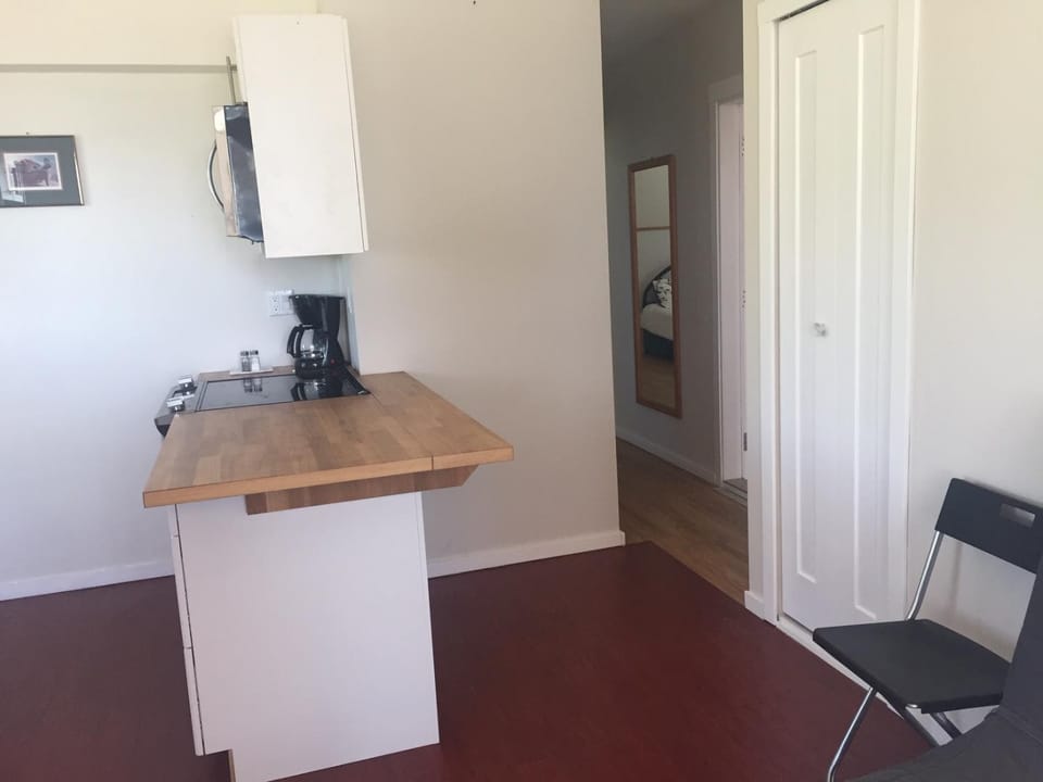 Beaches Downtown Suite In Sechelt Apartment in Sechelt