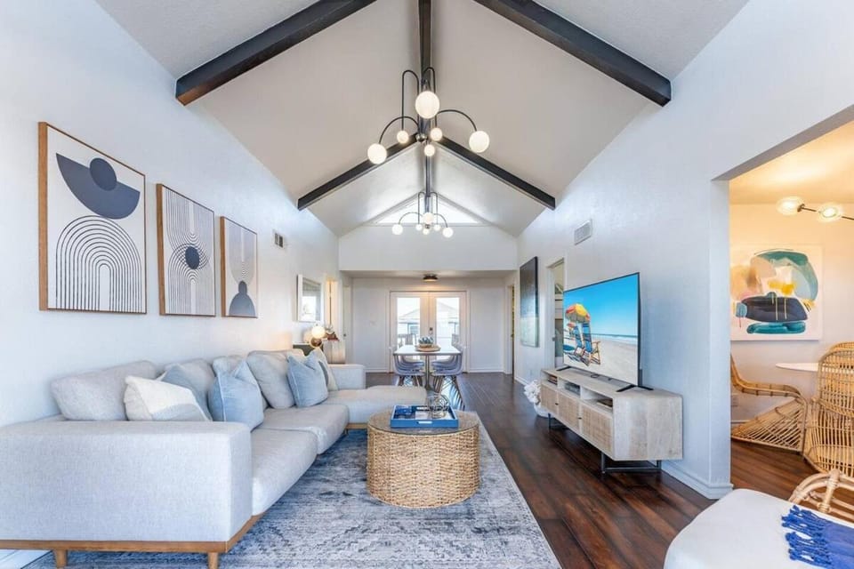 Paix Bleu- Heated Pool & Spa Pet Friendly House in Galveston Island