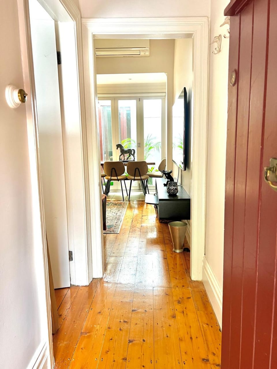Facade/entrance, Dining area