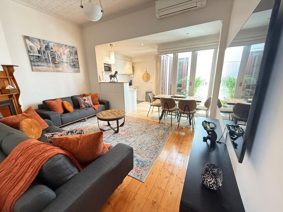 Property building, TV and multimedia, Living room, Dining area