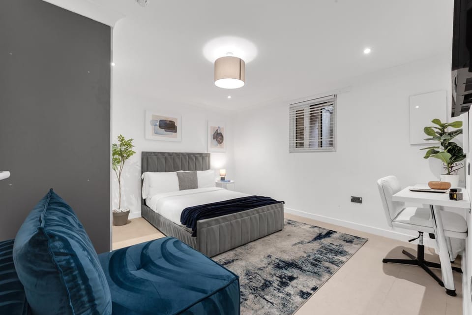 Seating area, Bedroom