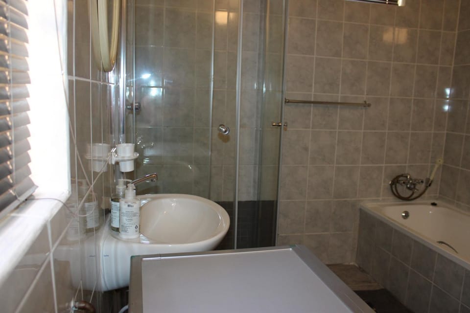 Shower, Bath