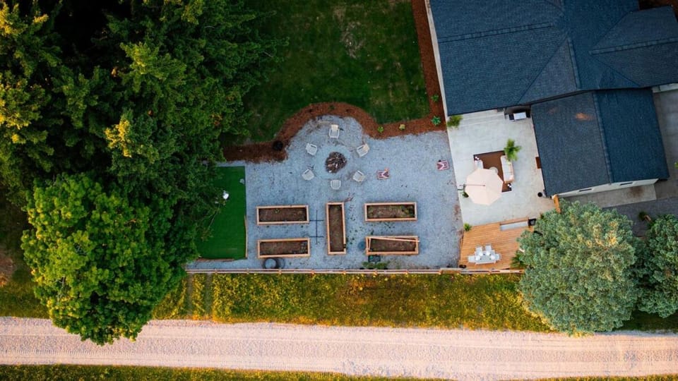 Property building, Day