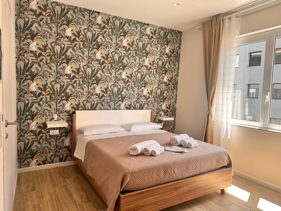 Bed, Bedroom, towels