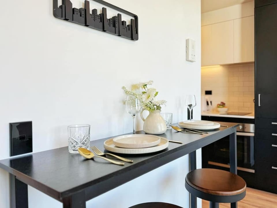 Vibrant Central 1B Studio vs Pool Gym Sauna Apartment in Auckland