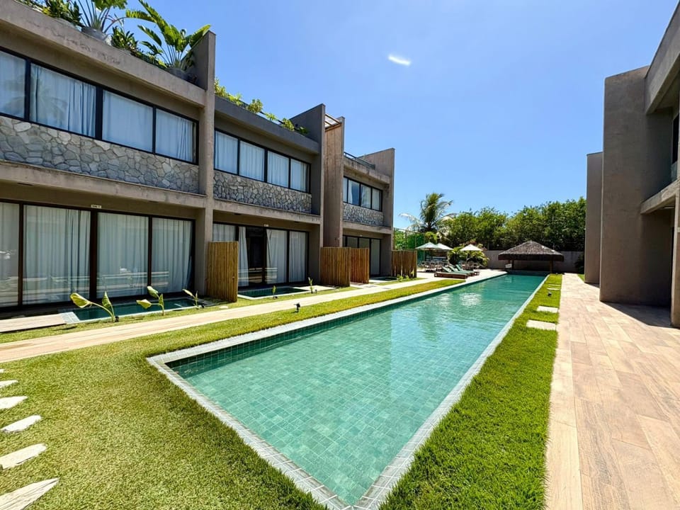 Day, Swimming pool