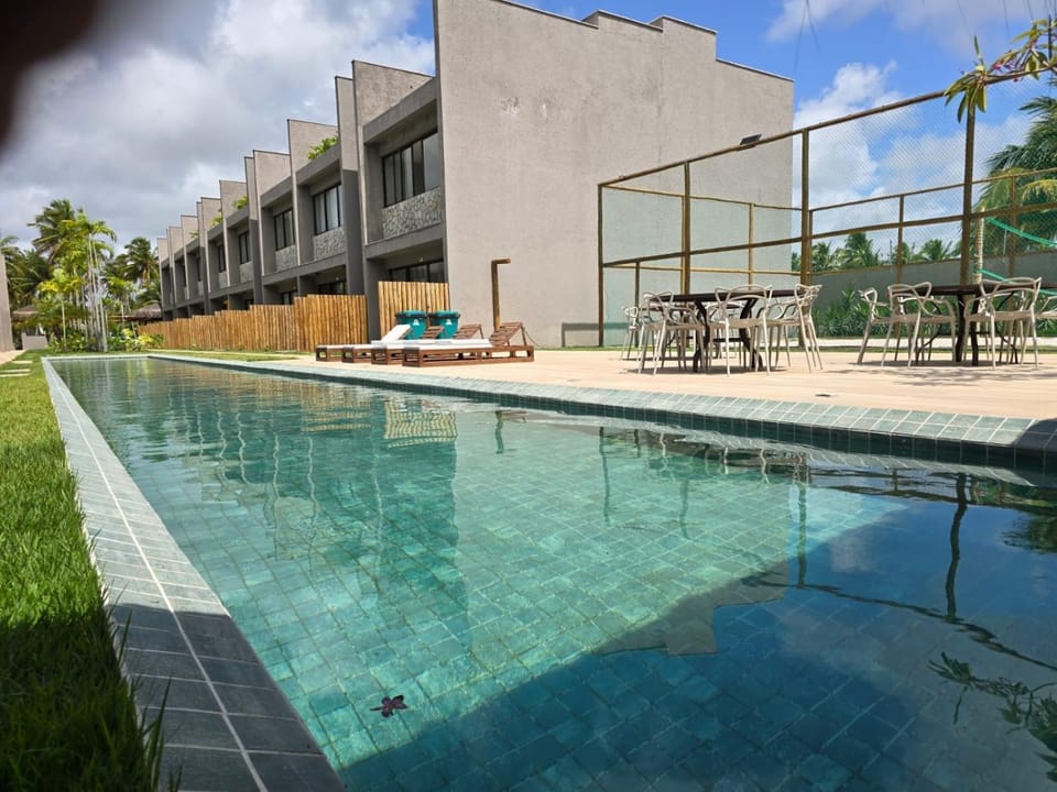 Property building, Day, Pool view, Swimming pool, Swimming pool, sunbed