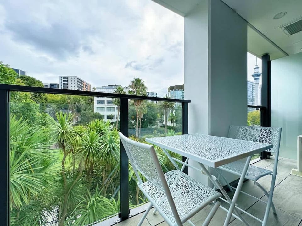 Rare Find Retreat - 1B Parkside View vs Sky Tower View & AC Apartment in Auckland