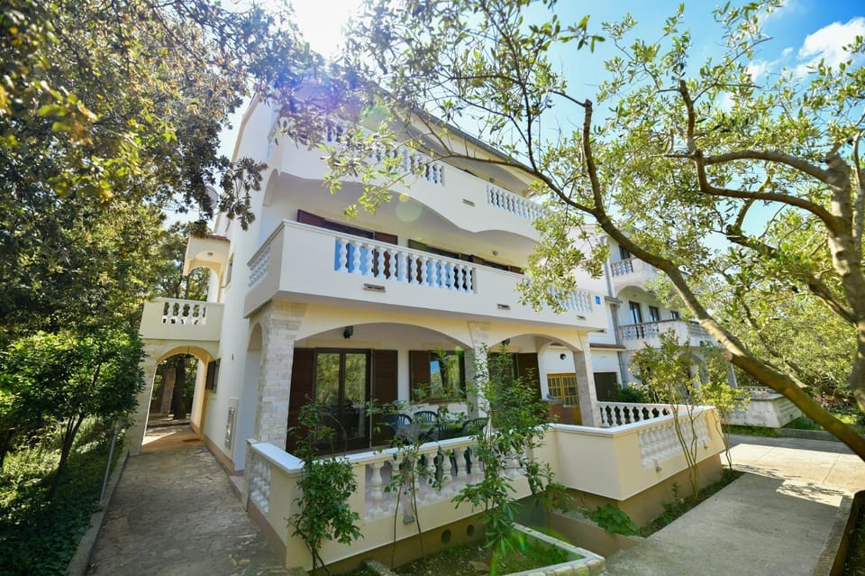 Facade/entrance, Garden, Balcony/Terrace