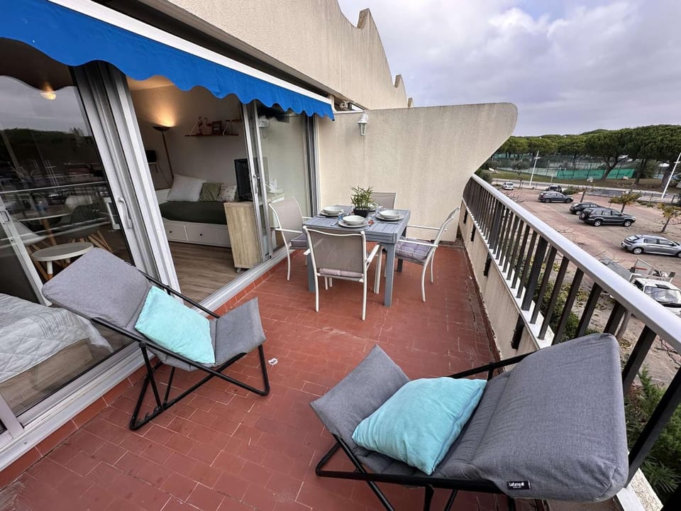 Appartement 2 pièces climatisé avec parking, terrasse - Port Camargue - FR-1-731-110 Apartment in Le Grau-du-Roi