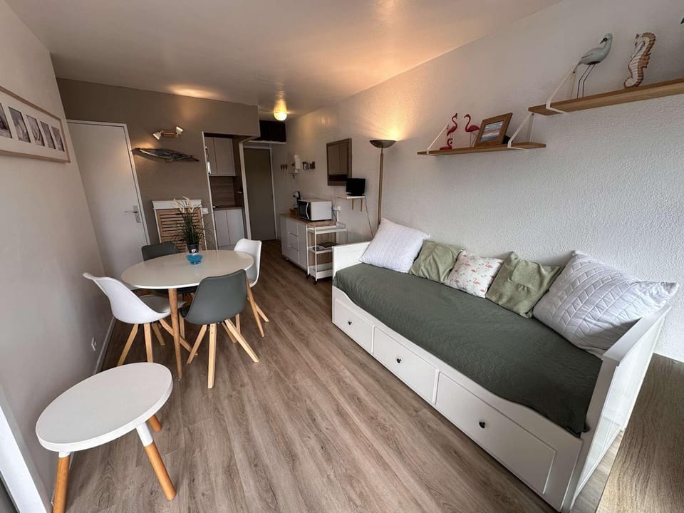 Appartement 2 pièces climatisé avec parking, terrasse - Port Camargue - FR-1-731-110 Apartment in Le Grau-du-Roi