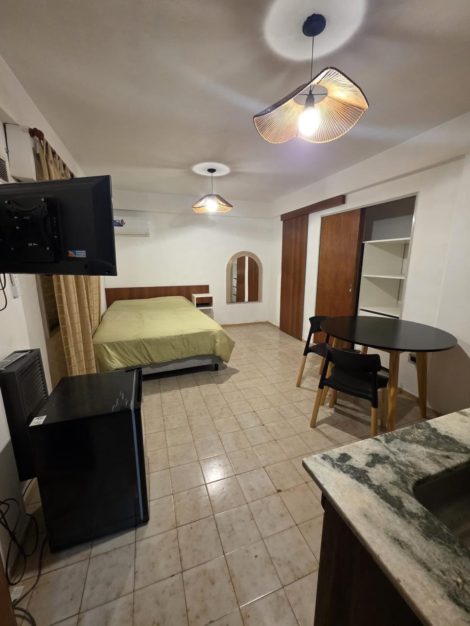 Bed, TV and multimedia, Dining area, Bedroom, minibar