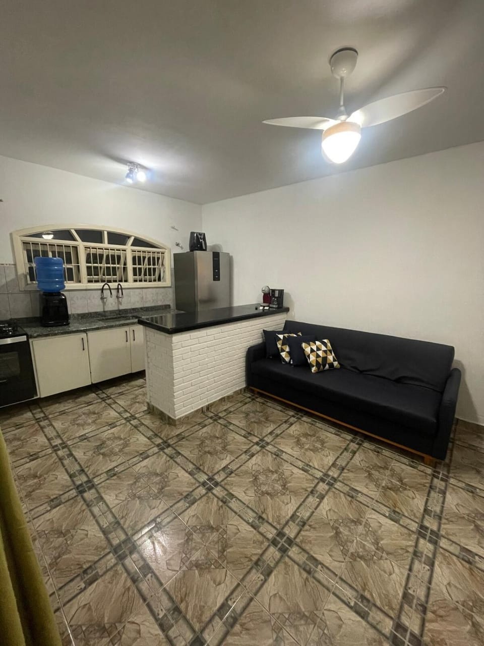 Kitchen or kitchenette, Living room, Seating area, oven, pet friendly, stove